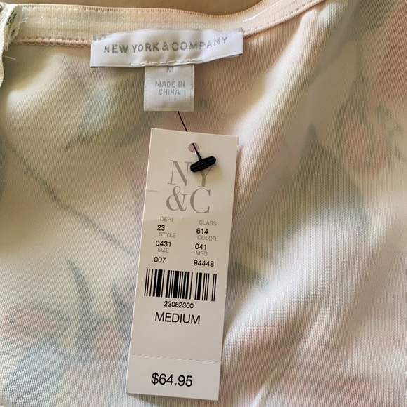 NY&Co Beautiful flowered scuba cocktail dress - Picture 5 of 6